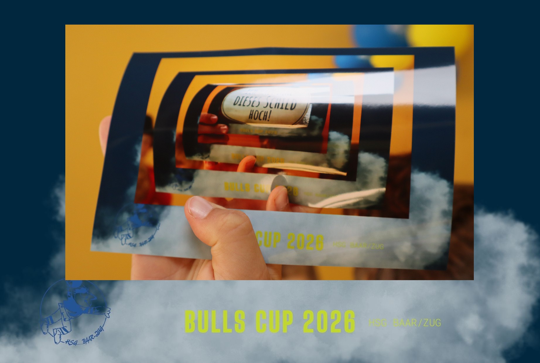 Mehrere individuell gestaltete Fotobox-Ausdrucke vom Bulls Cup